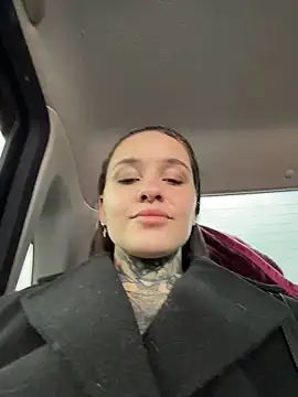 Snapshot of KishaMur chatting on April 3, 2026, 8:32 am KishaMur online show from April 3, 2026, 8:32 am