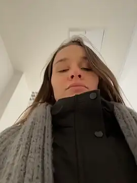 Snapshot of KishaMur chatting on March 4, 2026, 6:43 am KishaMur online show from March 4, 2026, 6:43 am