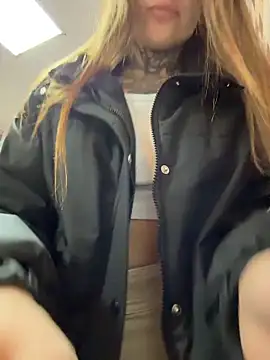 Snapshot of KishaMur chatting on March 7, 2026, 5:58 am KishaMur online show from March 7, 2026, 5:58 am