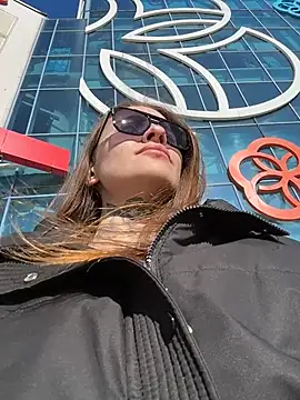 Snapshot of KishaMur chatting on April 9, 2026, 8:42 am KishaMur online show from April 9, 2026, 8:42 am