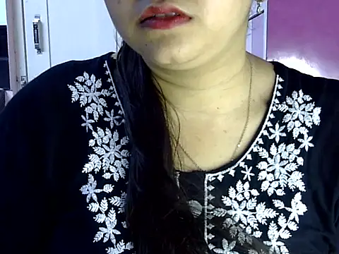 Cute Aliyaa online show from May 26, 2026, 1:20 pm