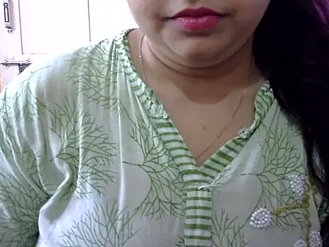 Cute Aliyaa online show from April 28, 2026, 9:35 am