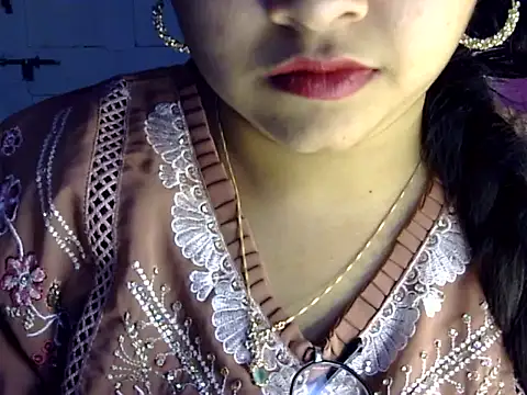Snapshot of Cute_Aliyaa chatting on July 24, 2026, 1:51 pm Cute Aliyaa online show from July 24, 2026, 1:51 pm