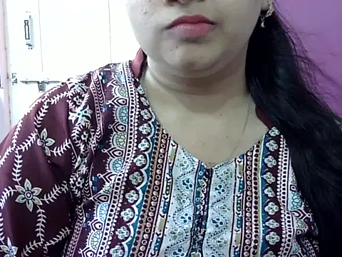 Cute Aliyaa online show from May 9, 2026, 11:57 am