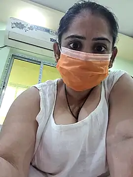 Snapshot of diyam4002 chatting on February 5, 2026, 9:05 am diyam4002 online show from February 5, 2026, 9:05 am