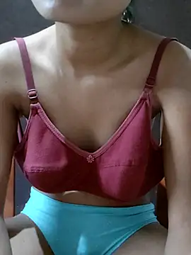 Snapshot of twinkle20 chatting on February 3, 2026, 6:22 am twinkle20 online show from February 3, 2026, 6:22 am