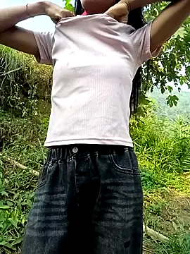 Snapshot of Hoa-tuylip chatting on July 22, 2026, 12:45 am Hoa-tuylip online show from July 22, 2026, 12:45 am