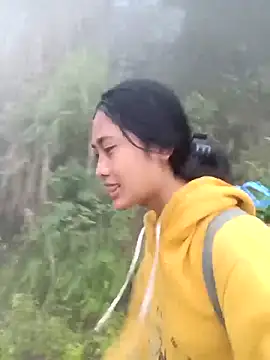 Snapshot of Hoa-tuylip chatting on March 6, 2026, 12:49 am Hoa-tuylip online show from March 6, 2026, 12:49 am