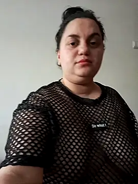 Yasmine love online show from February 3, 2026, 2:33 pm