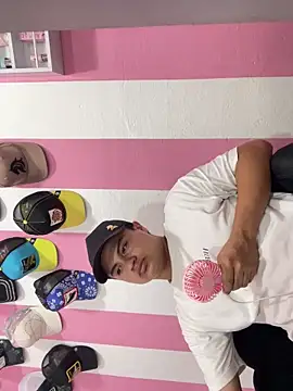 andresmahecha777 online show from March 15, 2026, 10:28 pm