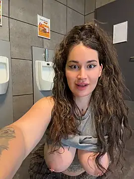 TattooGirlAlia online show from June 1, 2026, 3:11 pm