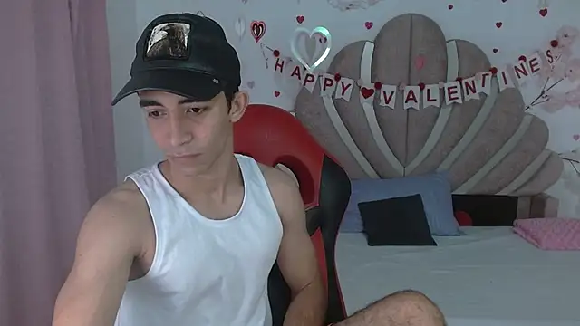 Snapshot of Caius_fox chatting on February 19, 2026, 11:18 am Caius fox online show from February 19, 2026, 11:18 am