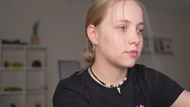 Snapshot of Appr0ved_ chatting on March 26, 2026, 3:10 pm Appr0ved online show from March 26, 2026, 3:10 pm