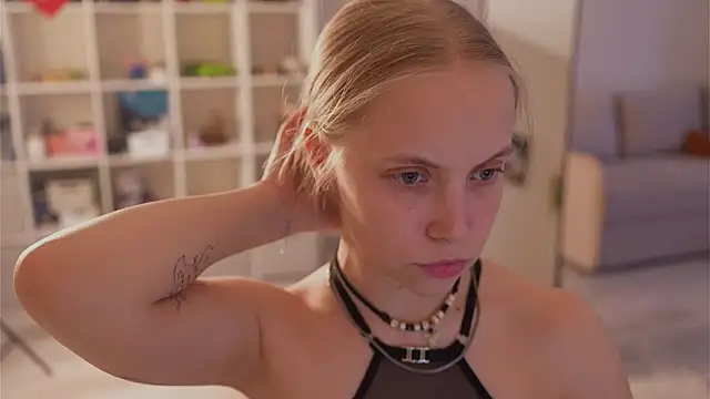 Snapshot of Appr0ved_ chatting on April 16, 2026, 4:41 pm Appr0ved online show from April 16, 2026, 4:41 pm