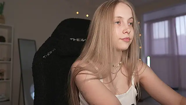 Snapshot of Appr0ved_ chatting on March 13, 2026, 4:01 pm Appr0ved online show from March 13, 2026, 4:01 pm