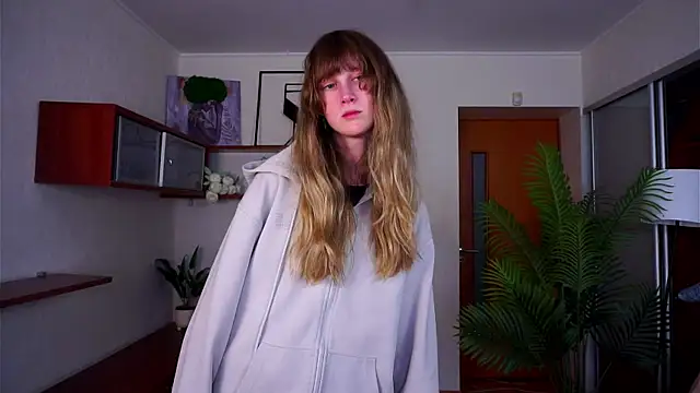 UshaAshauer online show from February 17, 2026, 11:07 am