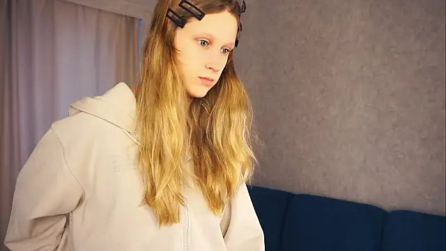 UshaAshauer online show from February 9, 2026, 10:57 am