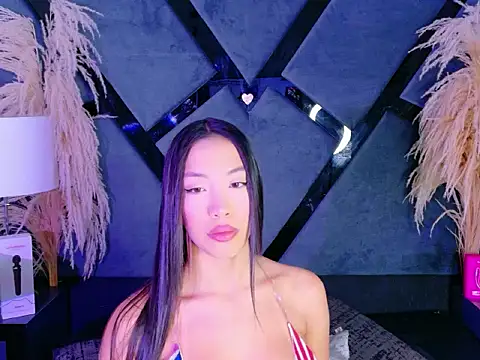 Snapshot of KylieWhitee chatting on February 16, 2026, 1:43 pm KylieWhitee online show from February 16, 2026, 1:43 pm