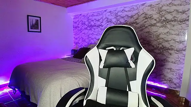 Camila IRoose online show from April 3, 2026, 1:01 am