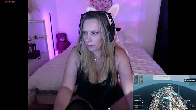 Snapshot of ArchangelTheFrancaise chatting on April 8, 2026, 7:37 pm ArchangelTheFrancaise online show from April 8, 2026, 7:37 pm