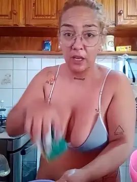 kuramaqueen online show from April 1, 2026, 12:17 pm