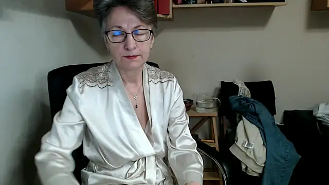 katemodel online show from November 20, 2025, 7:42 am