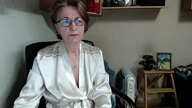 katemodel online show from April 3, 2026, 7:26 am