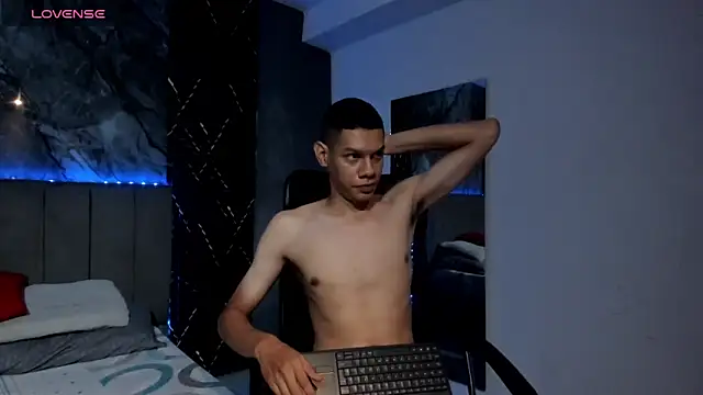 Snapshot of milo_cruz_ chatting on February 10, 2026, 2:05 pm milo cruz online show from February 10, 2026, 2:05 pm