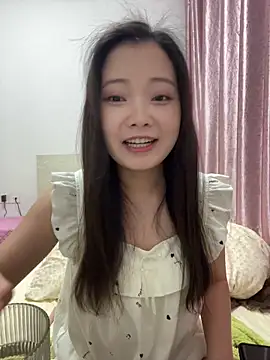 BIGBABYYEYE online show from May 15, 2026, 1:42 pm
