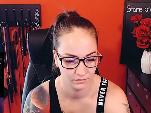  MissJaneWarren  online show from May 25, 2026, 5:29 am