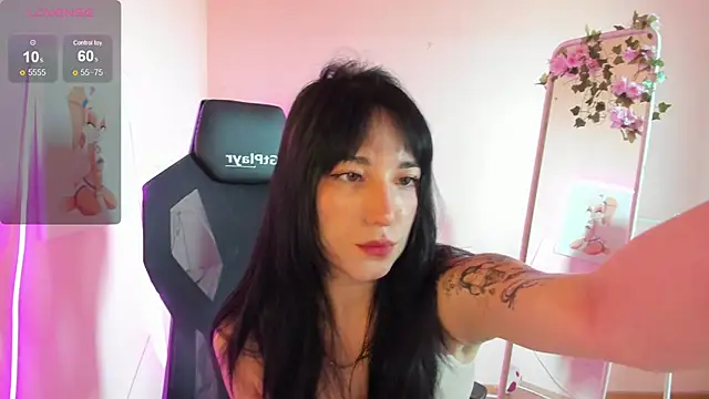 Snapshot of AliceeinWonderlanddd chatting on July 24, 2026, 2:18 am AliceeinWonderlanddd online show from July 24, 2026, 2:18 am