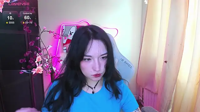 Snapshot of AliceeinWonderlanddd chatting on February 3, 2026, 2:53 am AliceeinWonderlanddd online show from February 3, 2026, 2:53 am