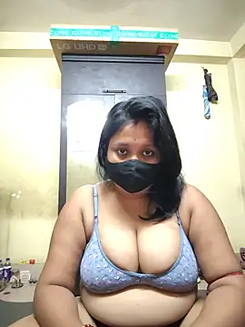 Curvy Trisha online show from May 26, 2026, 12:36 pm