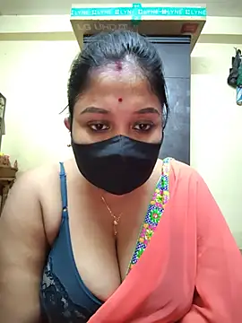 Snapshot of Curvy_Trisha chatting on July 3, 2026, 8:15 pm Curvy Trisha online show from July 3, 2026, 8:15 pm