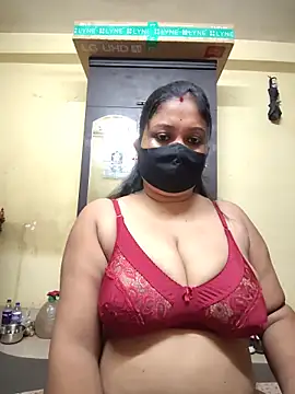 Snapshot of Curvy_Trisha chatting on June 30, 2026, 1:11 pm Curvy Trisha online show from June 30, 2026, 1:11 pm