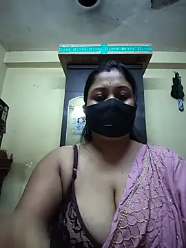 Snapshot of Curvy_Trisha chatting on July 2, 2026, 7:31 pm Curvy Trisha online show from July 2, 2026, 7:31 pm