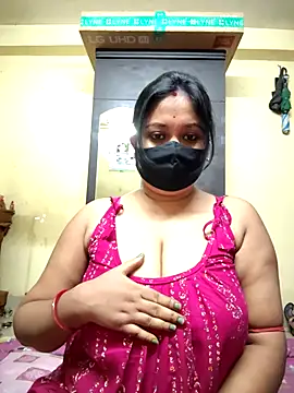 Snapshot of Curvy_Trisha chatting on July 5, 2026, 7:54 pm Curvy Trisha online show from July 5, 2026, 7:54 pm