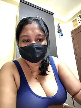 Curvy Trisha online show from April 3, 2026, 2:23 pm