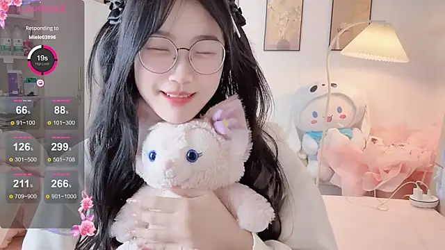 Snapshot of Luminous4173 chatting on February 11, 2026, 7:19 am Luminous4173 online show from February 11, 2026, 7:19 am