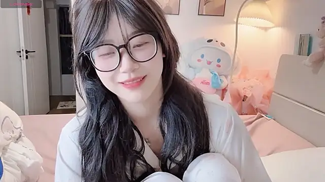 Snapshot of Luminous4173 chatting on May 7, 2026, 11:24 am Luminous4173 online show from May 7, 2026, 11:24 am