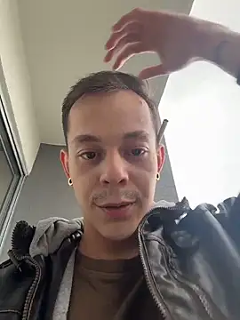 Snapshot of AxelMuller chatting on February 12, 2026, 12:38 pm AxelMuller online show from February 12, 2026, 12:38 pm