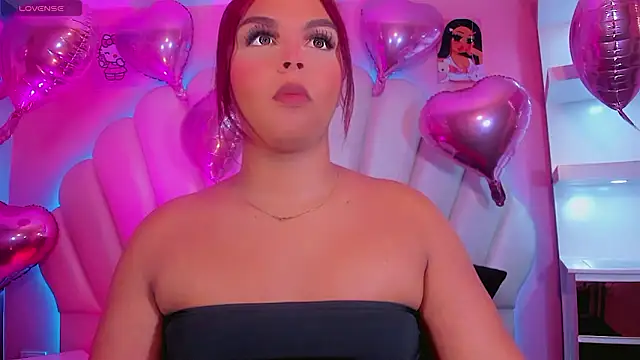 Snapshot of Maia_Hotts chatting on February 11, 2026, 11:43 am Maia Hotts online show from February 11, 2026, 11:43 am