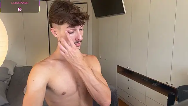 vitoraugustoxxx online show from March 6, 2026, 7:20 pm