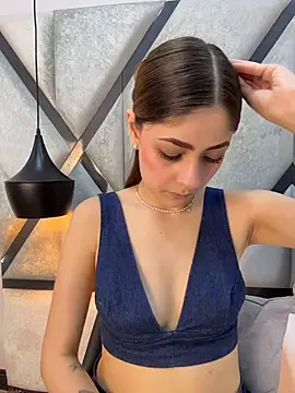 Snapshot of AriaWillssX chatting on February 8, 2026, 8:17 pm AriaWillssX online show from February 8, 2026, 8:17 pm