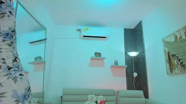 Snapshot of TAHIELA_ chatting on February 3, 2026, 11:48 am TAHIELA online show from February 3, 2026, 11:48 am