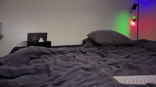 Snapshot of bulge_boy chatting on February 28, 2026, 4:56 am bulge boy online show from February 28, 2026, 4:56 am