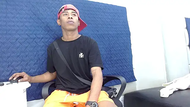 Snapshot of TonnyMarck chatting on February 28, 2026, 2:44 am TonnyMarck online show from February 28, 2026, 2:44 am