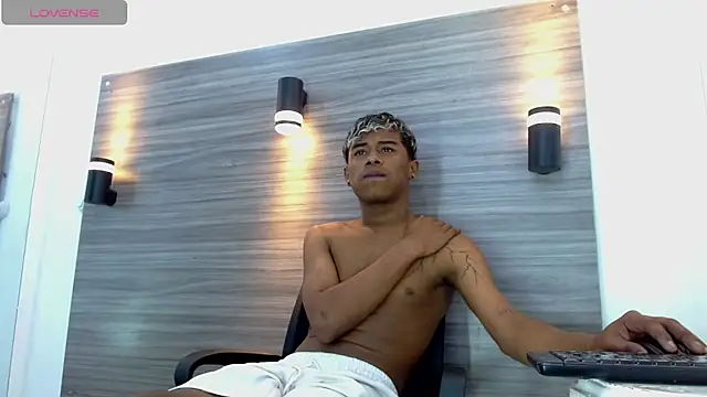 Snapshot of TonnyMarck chatting on March 25, 2026, 3:39 am TonnyMarck online show from March 25, 2026, 3:39 am