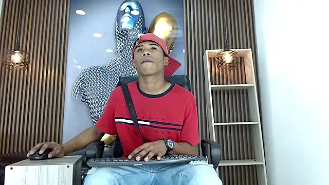 Snapshot of TonnyMarck chatting on March 1, 2026, 1:55 pm TonnyMarck online show from March 1, 2026, 1:55 pm