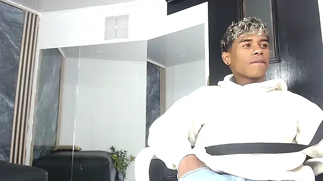 Snapshot of TonnyMarck chatting on March 18, 2026, 2:48 am TonnyMarck online show from March 18, 2026, 2:48 am